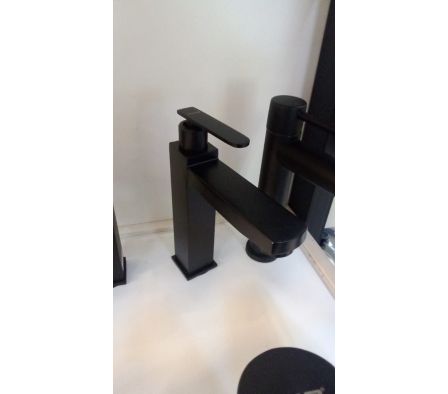 Griferia Agua Fria Bajo Negro Mate 5tb616nn